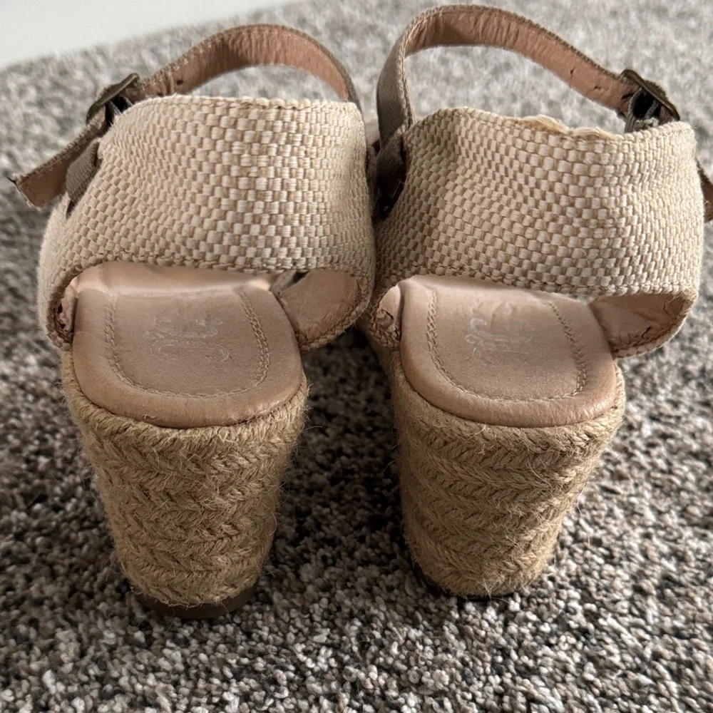 Elegant Beige Women's Espadrille Sandals